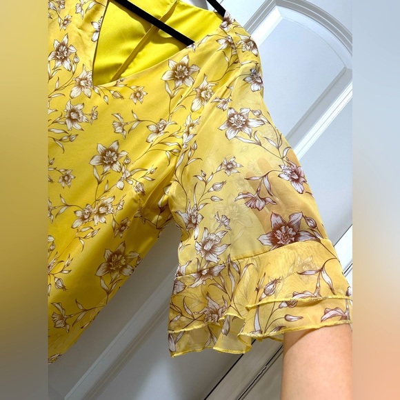 BloomChic Plus Size Daffodils Print Tiered Ruffle Sleeve Mesh Blouse - Picture 5 of 7
